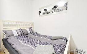 Cozy Rooms In Lugner City Area
